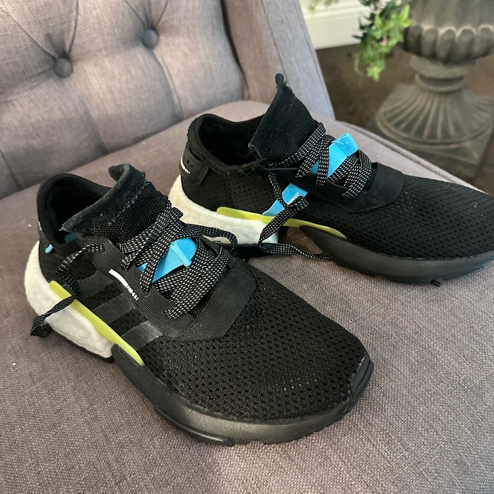 Adidas PODs boy 6 / women’s 8